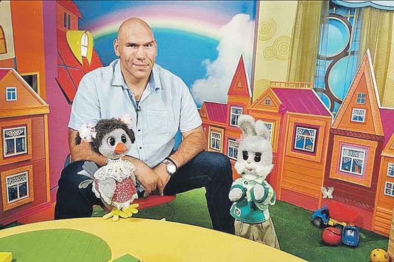 Create meme: Nikolai Valuev Goodnight kids, presenter good night kids valuev, nikolay Valuev presenter good night kids