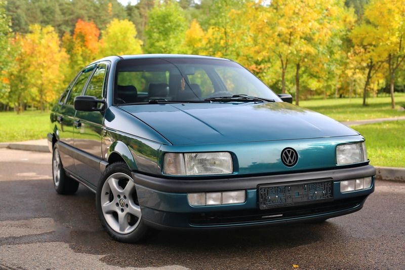 Создать мем: Volkswagen Passat B3, фольксваген пассат 1992, фольксваген пассат б 3 седан