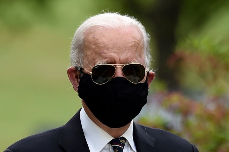 Create meme: Donald trump , Joe Biden in a mask, biden in a mask