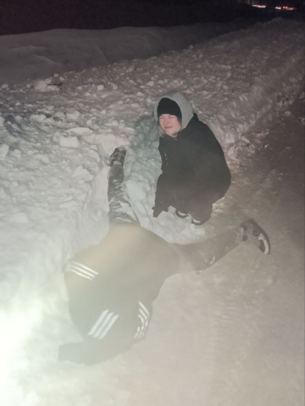 Create meme: feet , snow , friend 