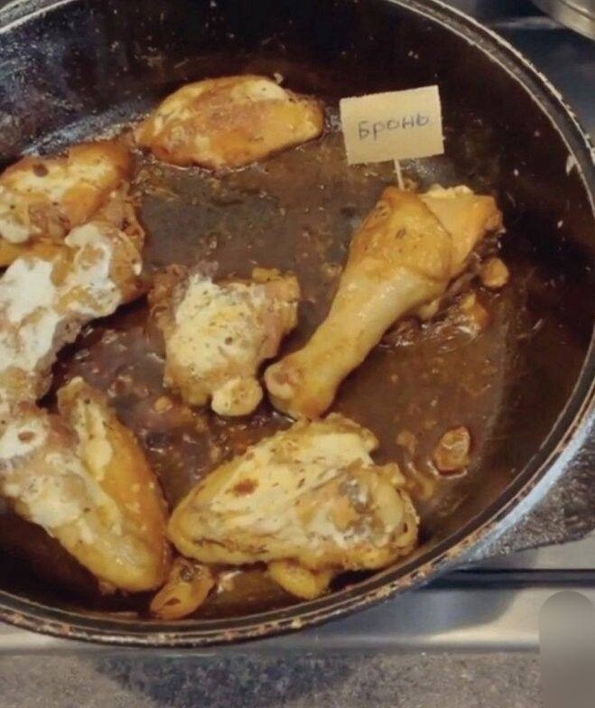 Create meme: chicken drumsticks in a frying pan, chicken legs in a frying pan, chicken in a frying pan