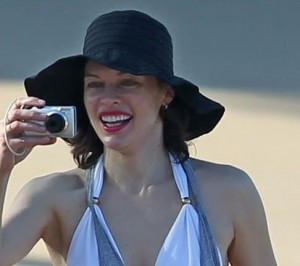 Создать мем: йовович, милла йовович 2010, lily milla jovovich