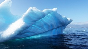 Создать мем: айсберги северное сияние, гренландия подо льдом, откололся айсберг в антарктиде