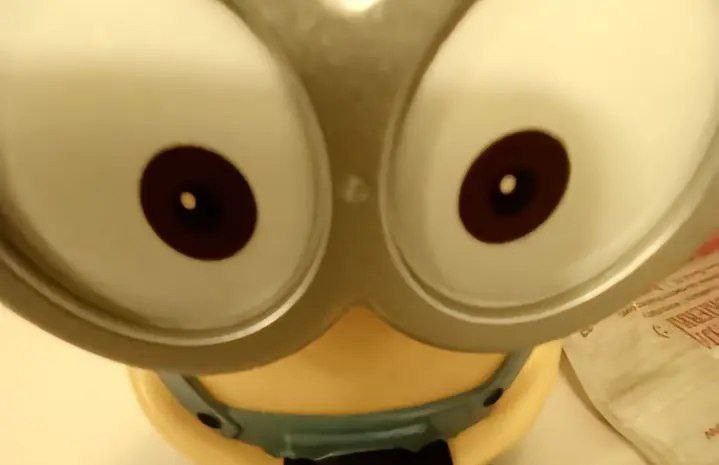 Create meme: eye minion, minion points, banana minion