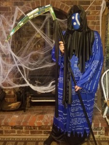 Создать мем: костюм хэллоуин, самый страшный костюм, плащ накидка крик