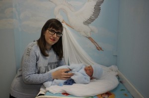 Создать мем: алина выписка, выписка из роддома, человек