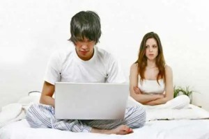 Создать мем: муж и жена за компьютером, компьютерная зависимость, зависимость от компьютерных игр