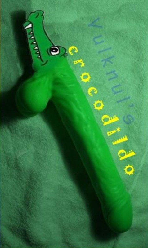 Создать мем: зеленая игрушка, игрушки игрушки, игрушка крокодильчик
