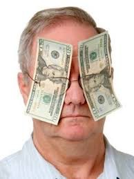 Создать мем: деньги закрывают глаза, старик с деньгами, деньги в глазах