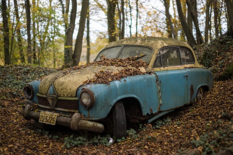 Create meme: an old rusty car, old abandoned cars, vintage cars