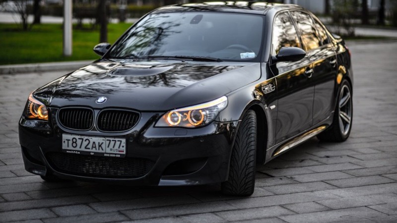 Создать мем: бмв м 5, bmw m5, чёрная бмв м 5