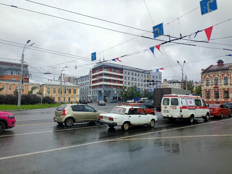 Создать мем: с улиц, авария на красной челябинск, воронеж проспект революции