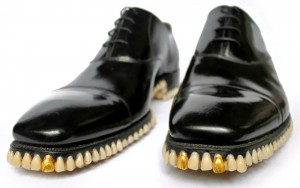 Создать мем: смешная обувь мужская, ботинки с зубами, ботинки nariman
