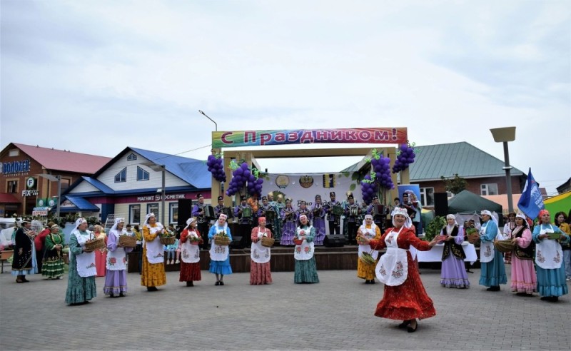 Create meme: starogumerovo Kushnarenkovsky district, Donskaya Loza Festival, the village of Belaya glina Krasnodar territory