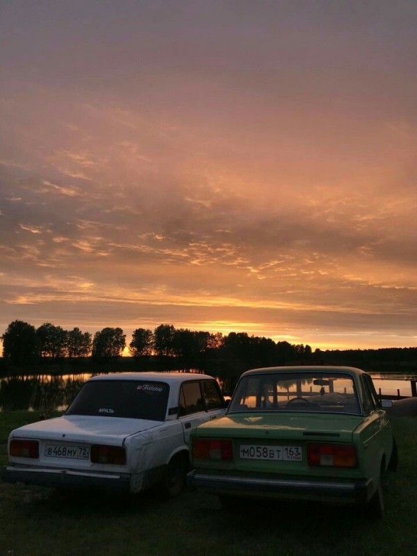 Create meme: VAZ 2105 4k, Sunset aesthetics machine seven, VAZ Lada 