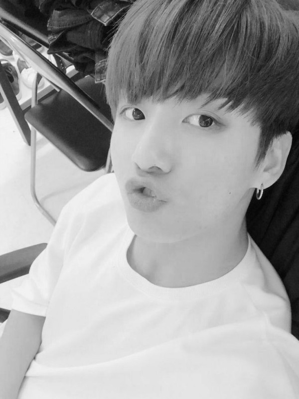 Создать мем: bangtan boys, jungkook selca, фотографии чонгука