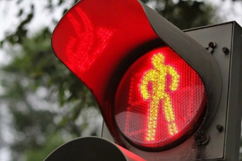 Create meme: red traffic light, red traffic light, green traffic light signal