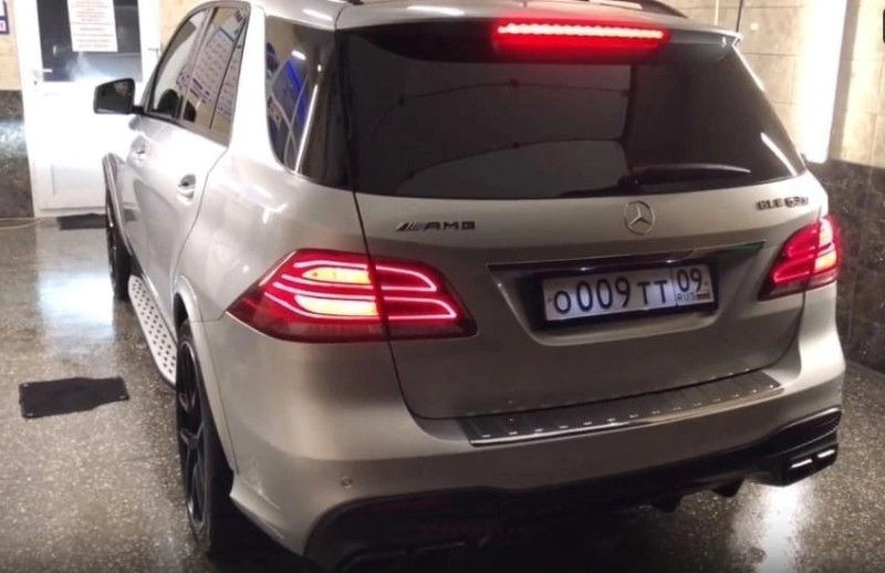 Create meme: mercedes-benz gle, mercedes-benz ml 63 amg, mercedes benz gle 350 d