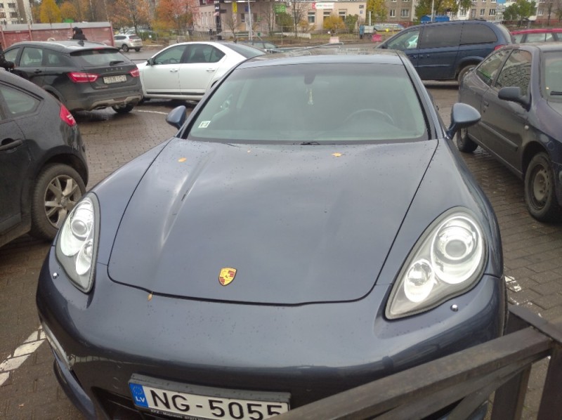 Create meme: porsche panamera, porsche panamera 4, grey porsche