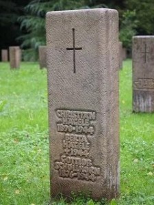 Создать мем: немецкое кладбище 1944, крест на кладбище, надгробье