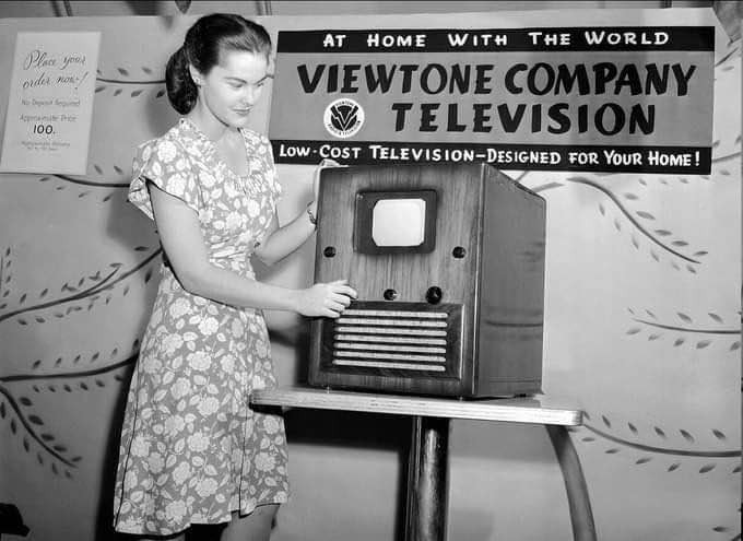 Create meme: the first TVs, TV retro, telefunken radio 1940