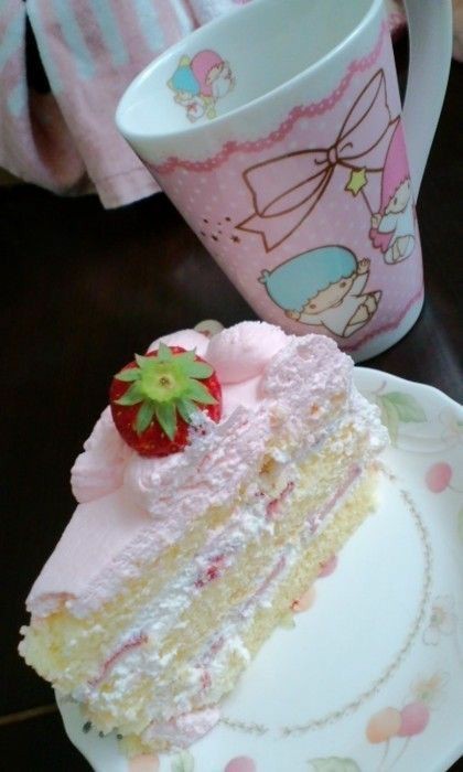 Create meme: strawberry sundae cake, strawberry cake, cake 