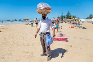 Создать мем: торговец на пляже, марокко, торговцы на пляже тунис