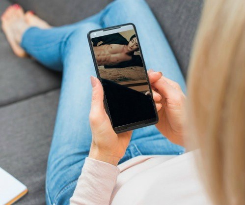 Create meme: zoom on android, a girl with a smartphone, android mask