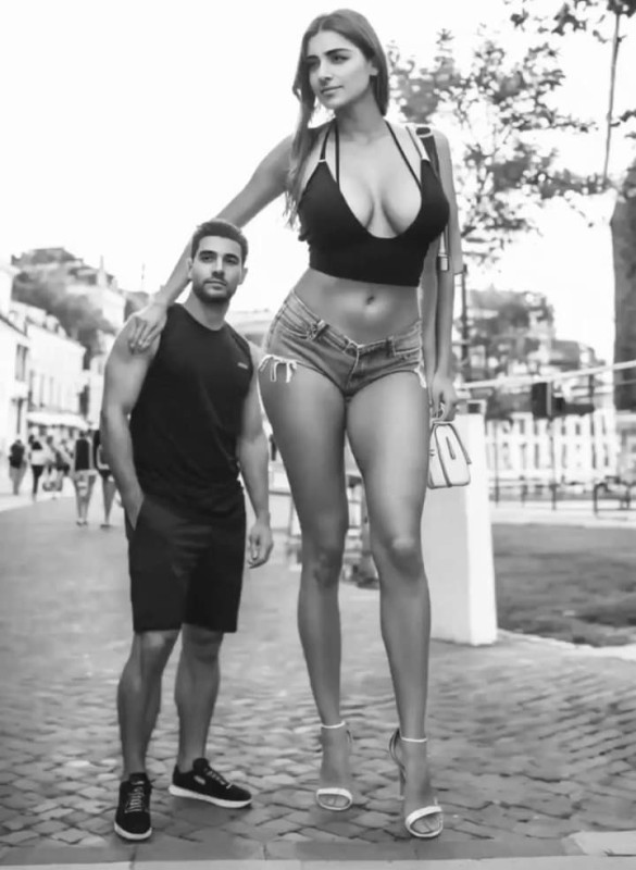 Create meme: the tallest women, The tallest girls, The tallest girls in the world