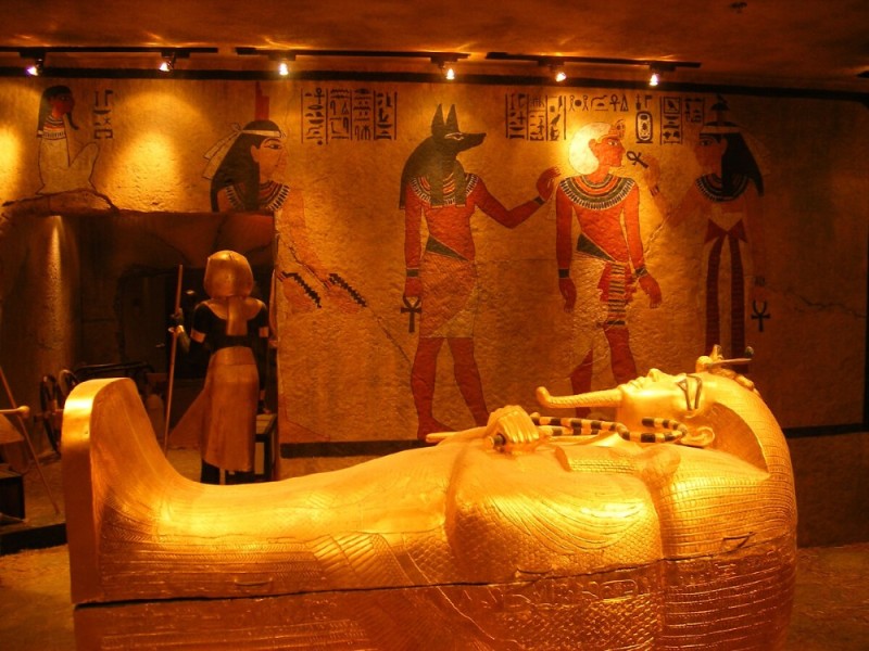 Create meme: Ancient Egypt Tutankhamun's tomb, tutankhamun 's tomb, Tutankhamun's tomb in Egypt