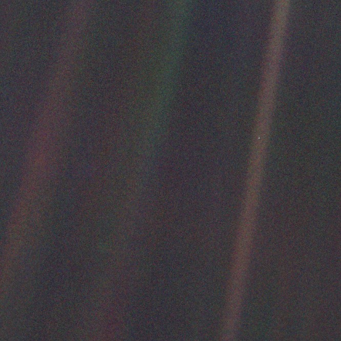 Create meme: Voyager 1 blue dot, a pale blue dot, The blue speck