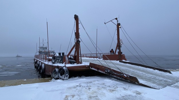 Create meme: Salekhard labytnangi ferry, Salekhard labytnangi ferry, Salekhard labytnangi