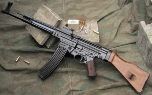 Создать мем: штурмовая винтовка stg 44, ак-47, луис шмайссер