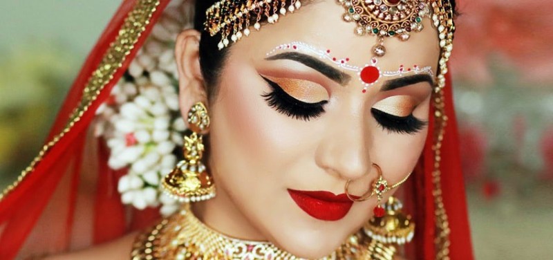 Создать мем: bridal makeup, бинди, индийский макияж тренд