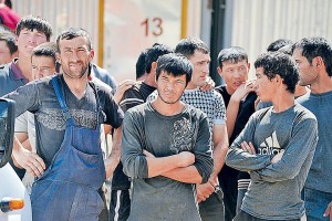 Создать мем: узбекистан, трудовые мигранты, гастарбайтеры узбеки в россии