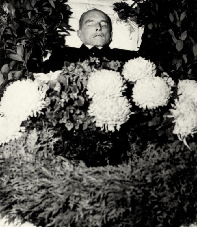 Создать мем: степан бандера похороны, степан бандера 1959, степан бандера в гробу