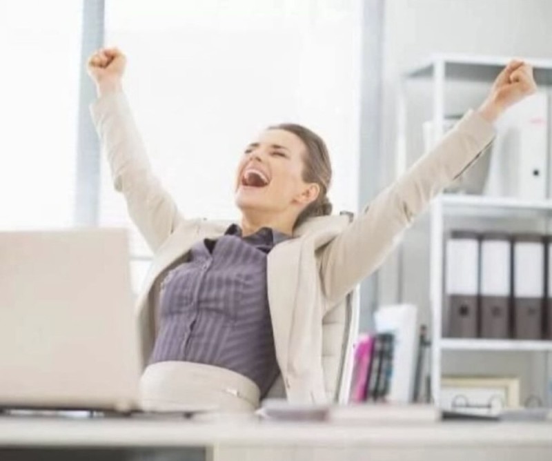 Create meme: A happy employee, The woman in the office is happy, People in the office are happy