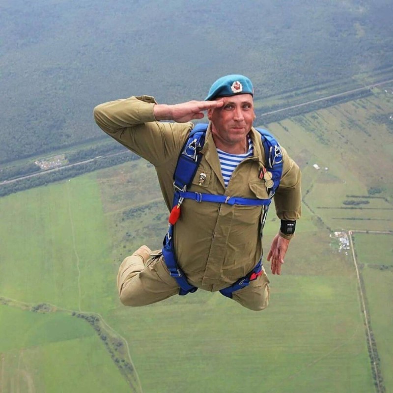 Create meme: paratrooper paratrooper, Airborne skydiving, shirnin Alexey Viktorovich parachutist