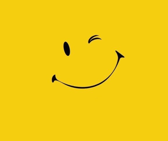 Создать мем: обои на телефон смайлики, смайлик на желтом фоне, улыбка минимализм