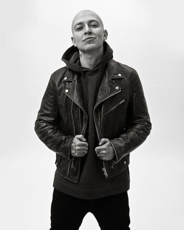 Создать мем: рэпер oxxxymiron, оксимирон в профиль, рэпер оксимирон