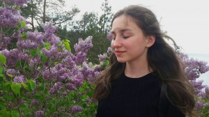 Create meme: Botanical garden, girl, clip blossomed lilacs