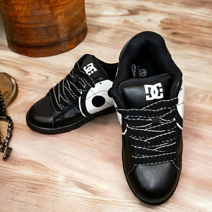 Создать мем: dc shoes скейтерские кеды, обувь, скейтерские кроссовки circa