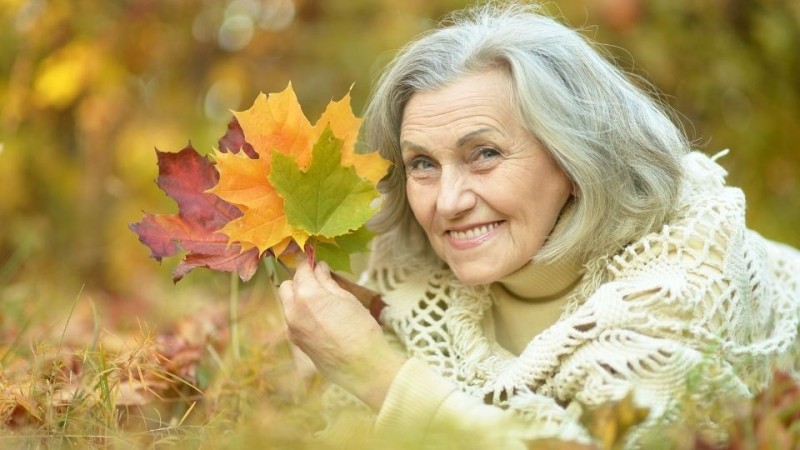 Create meme: an elderly woman in an autumn park, A beautiful elderly woman in an autumn park, autumn woman