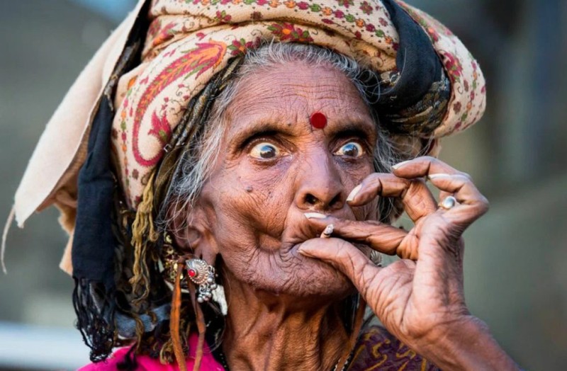 Create meme: gypsy girl, grandma smokes a pipe, the gypsy is funny