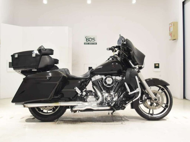 Создать мем: harley davidson street glide 2008, harley davidson street glide 2007, харлей дэвидсон электра глайд