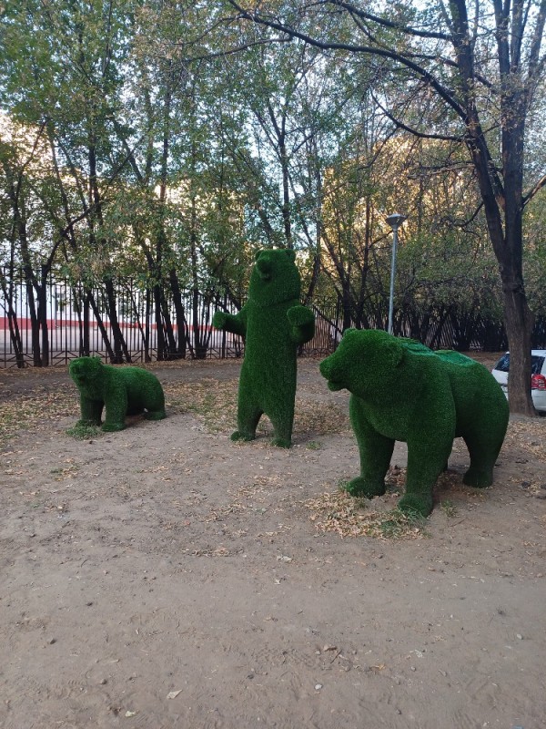 Create meme: topiary figures of bears, topiary figures made of artificial grass, figures made of artificial grass