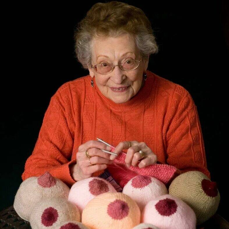Создать мем: вязание, бабушка вяжет, бабушки вязальщицы