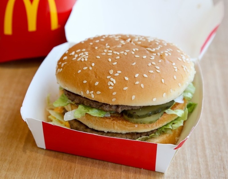 Создать мем: mcdonald s big mac, биг мак макдоналдс, бигмак