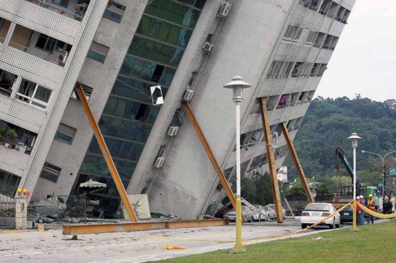 Create meme: the earthquake in Taiwan, falling house, after the earthquake