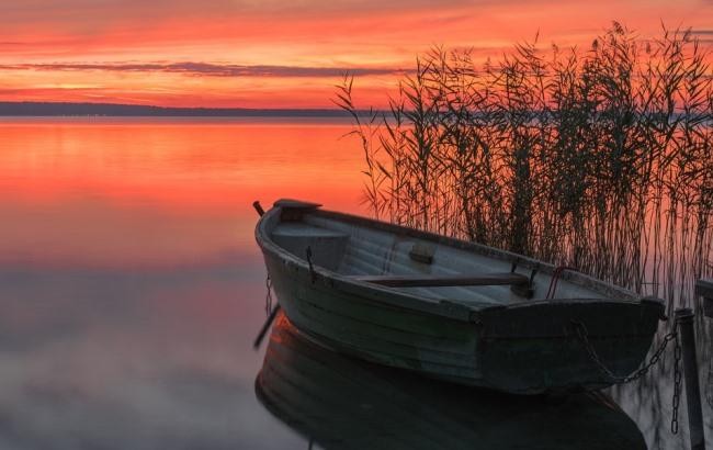 Create meme: boat at sunset, landscape with a boat, sunset on the lake